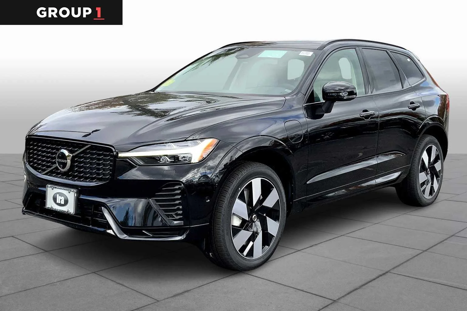 Onyx Black 2025 Volvo XC60 Recharge T8 Plus Dark Theme eAWD SUV / Crossover All-Wheel Drive 8-Speed Automatic