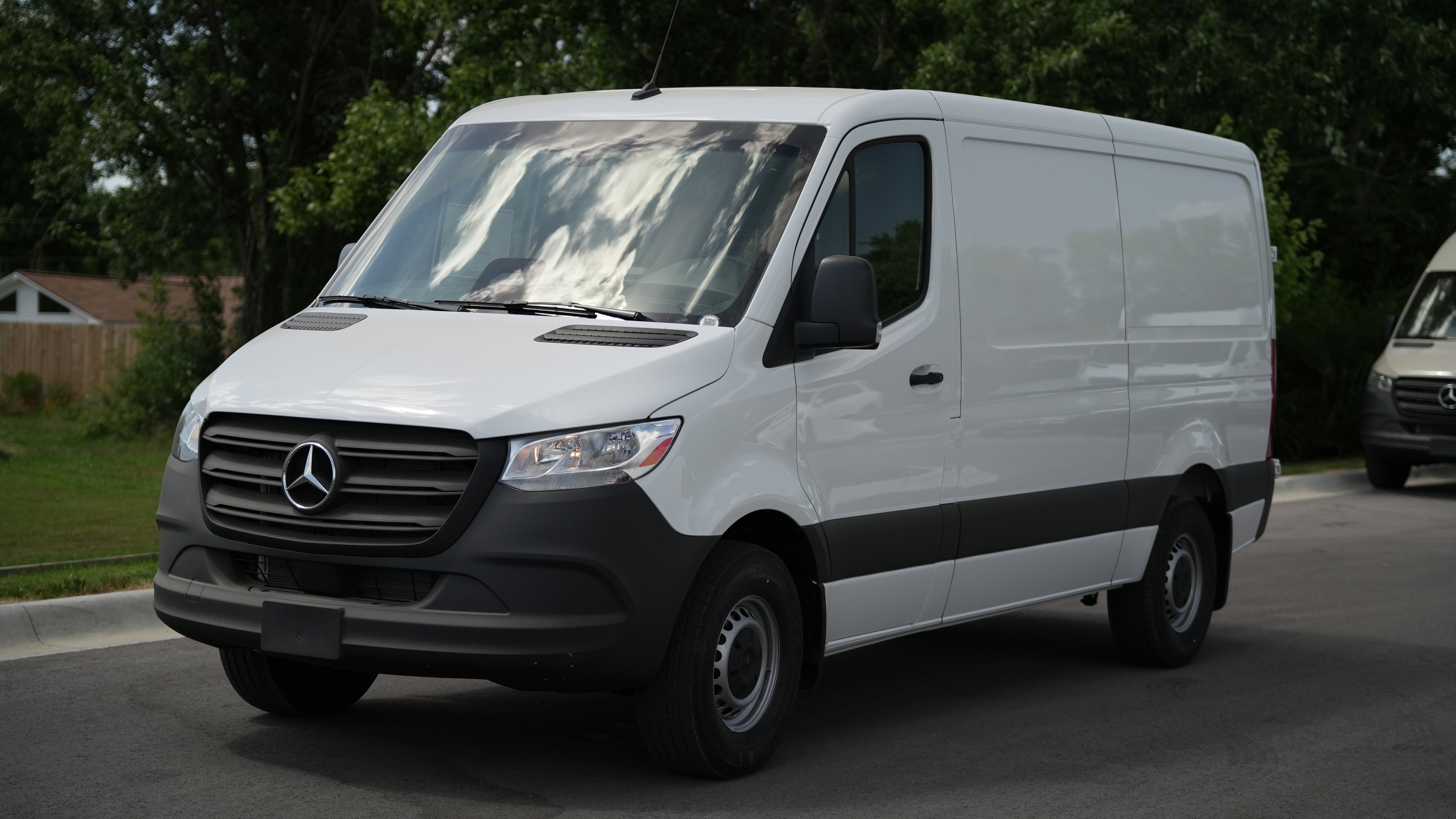 New 2025 ARCTIC WHITE Mercedes-Benz  image 3