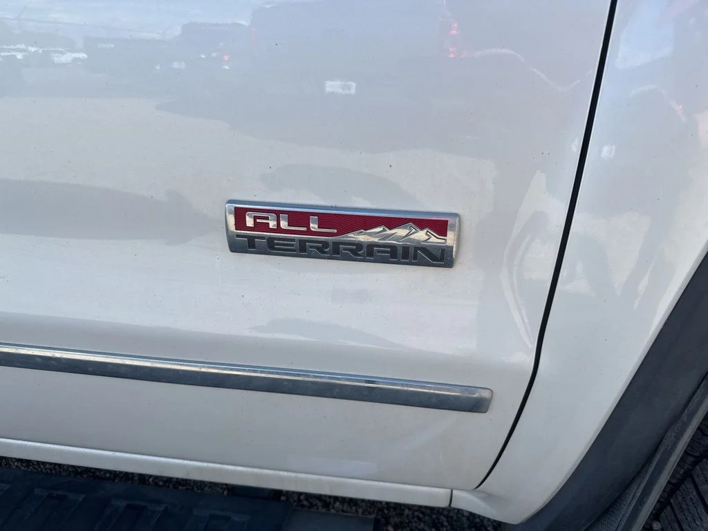 Used 2015 White Diamond Tricoat GMC SLT image 3