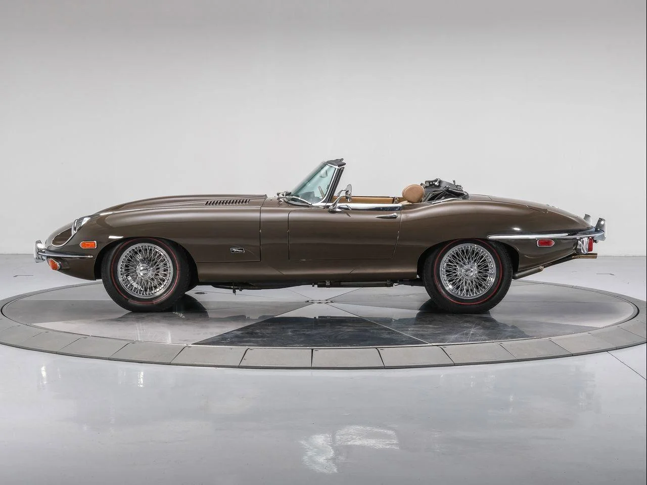 Used 1971  Jaguar Series II image 10