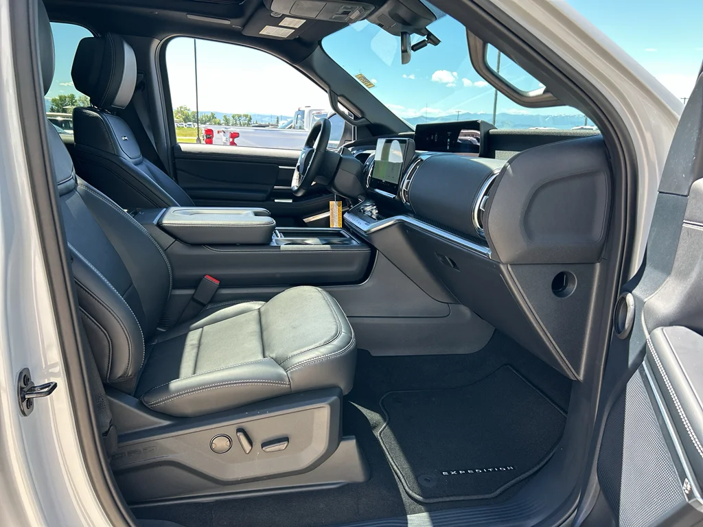 New 2026 Space Silver Metallic Ford MAX Platinum® image 18