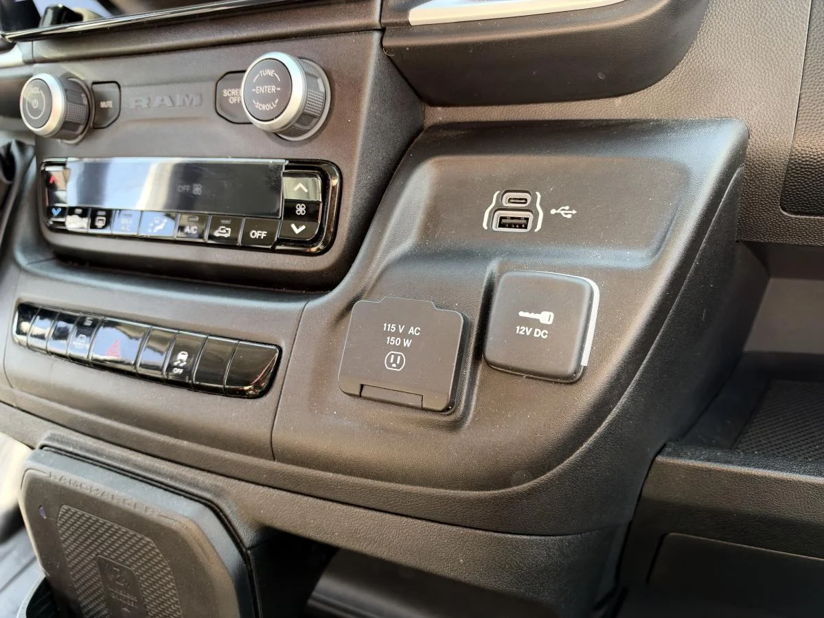 Used 2025 White RAM SLT image 27