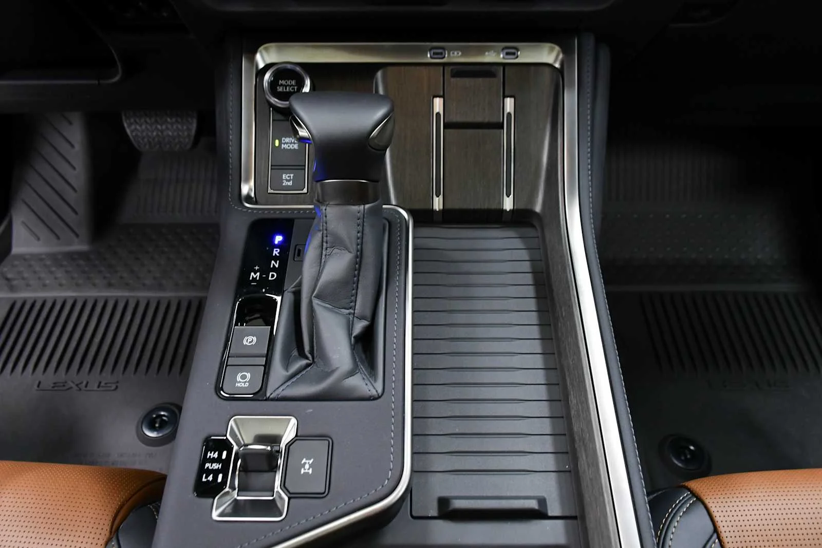 Certified Used 2026 MERCURY GRAY MC. Lexus Luxury+ image 22