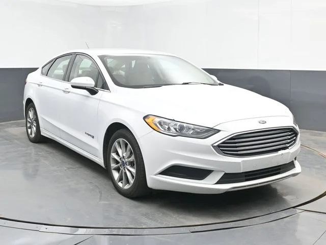 Used 2017 Oxford White Ford SE image 2