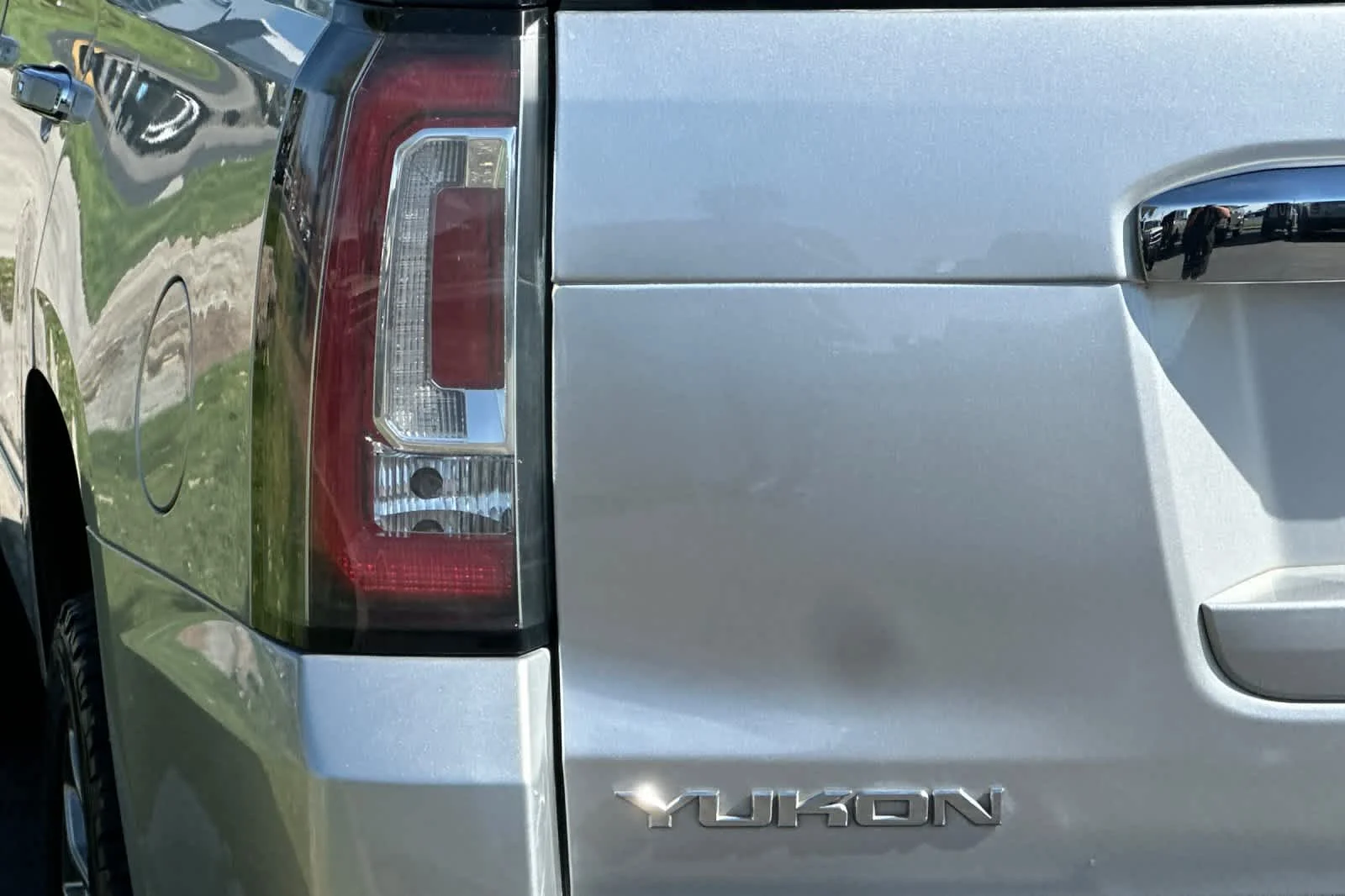 Used 2018 Quicksilver Metallic GMC Denali image 29