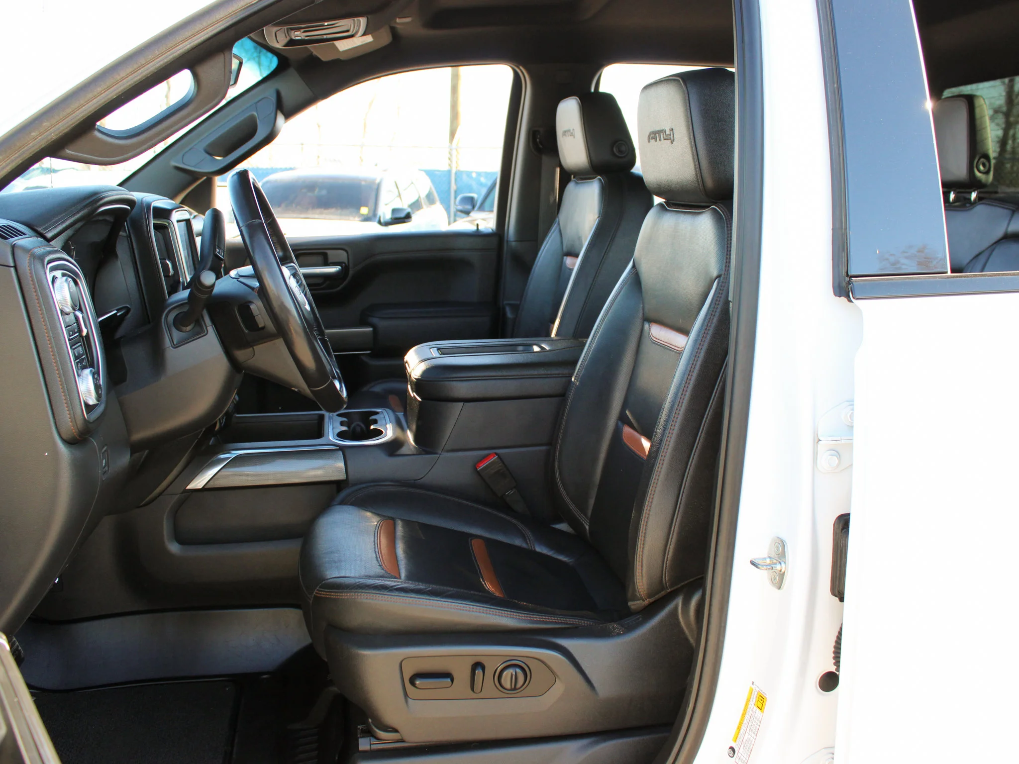 Certified Used 2021 White GMC AT4 * V8 | MultiPro Tailgate | Apple CarPlay | Bedliner | Heated/Vented Seats | Remote Start | 3M image 3