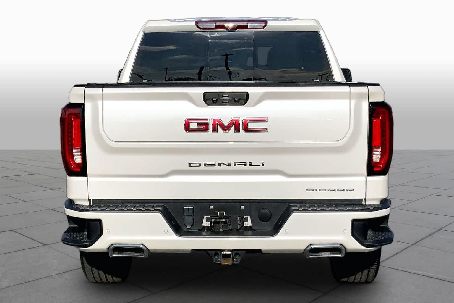 Used 2024 White Frost Tricoat GMC Denali image 5