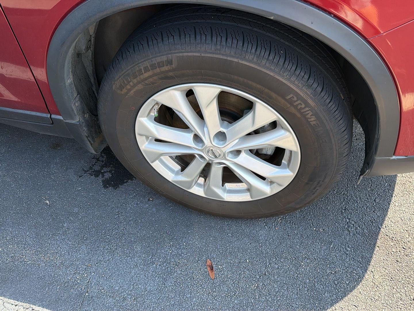 Used 2014 Cayenne Red Nissan SV image 7