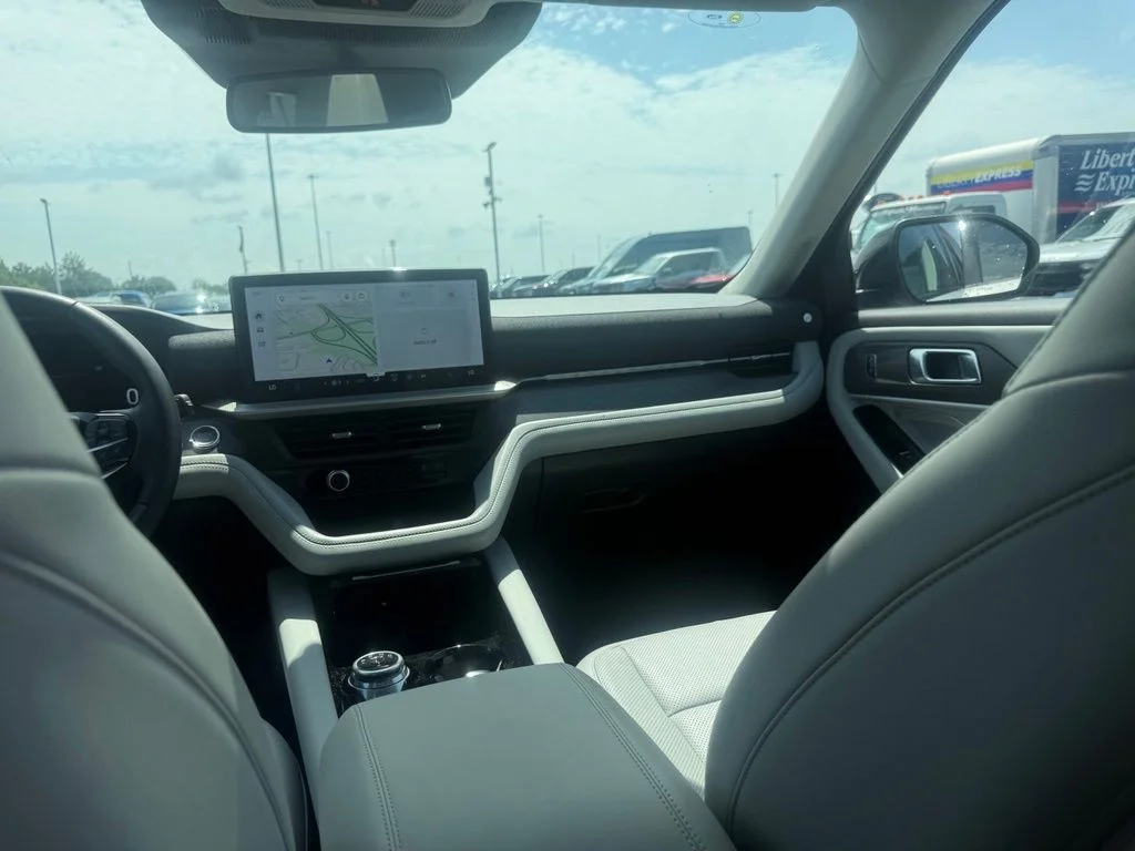 Used 2025 White Ford Platinum image 58