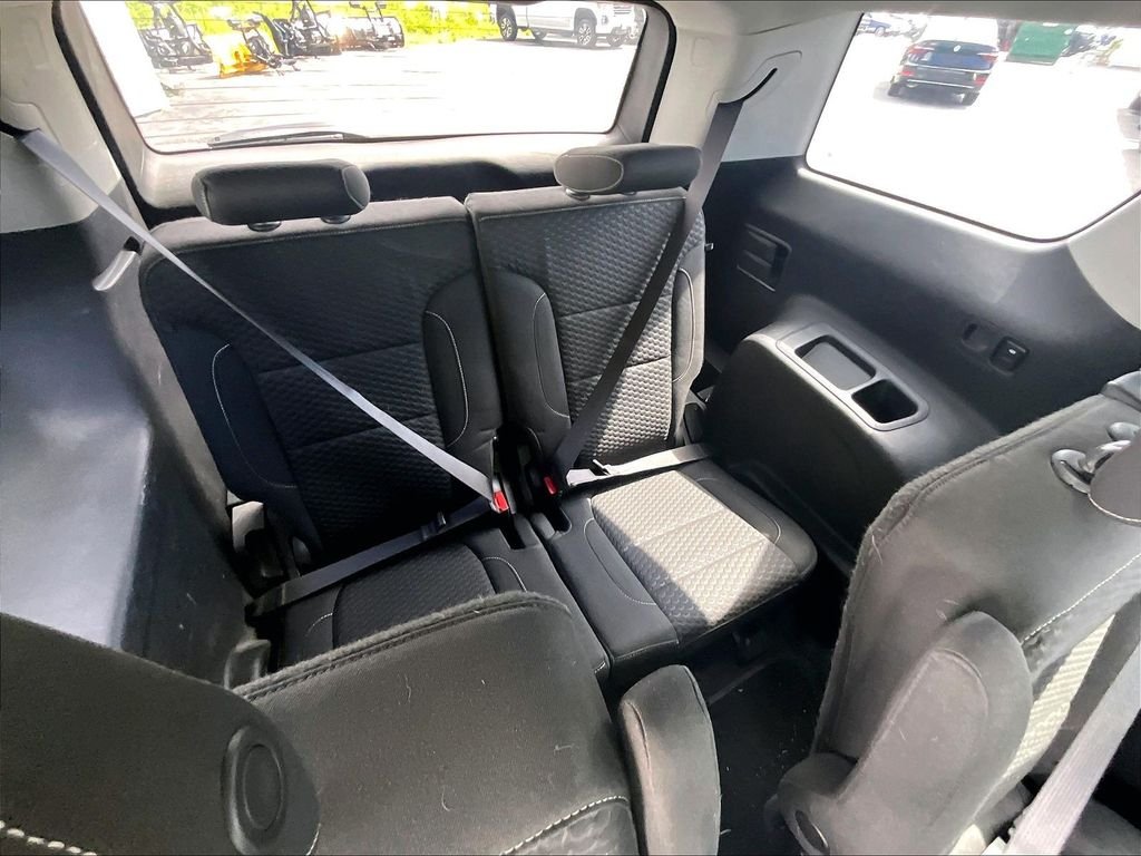Used 2019 Summit White GMC SLE-2 image 17