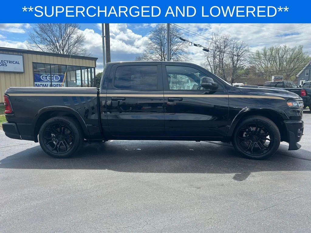 New 2026 Diamond Black Crystal Pearl-Coat Exterior Paint RAM  Big Horn/Lone Star image 6