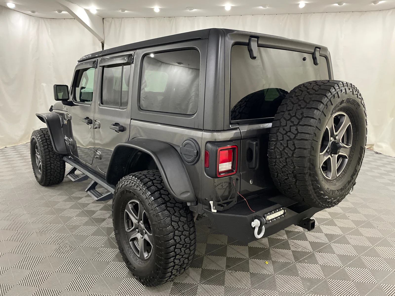 Used 2018 Granite Crystal Metallic Clearcoat Jeep Sport S image 4