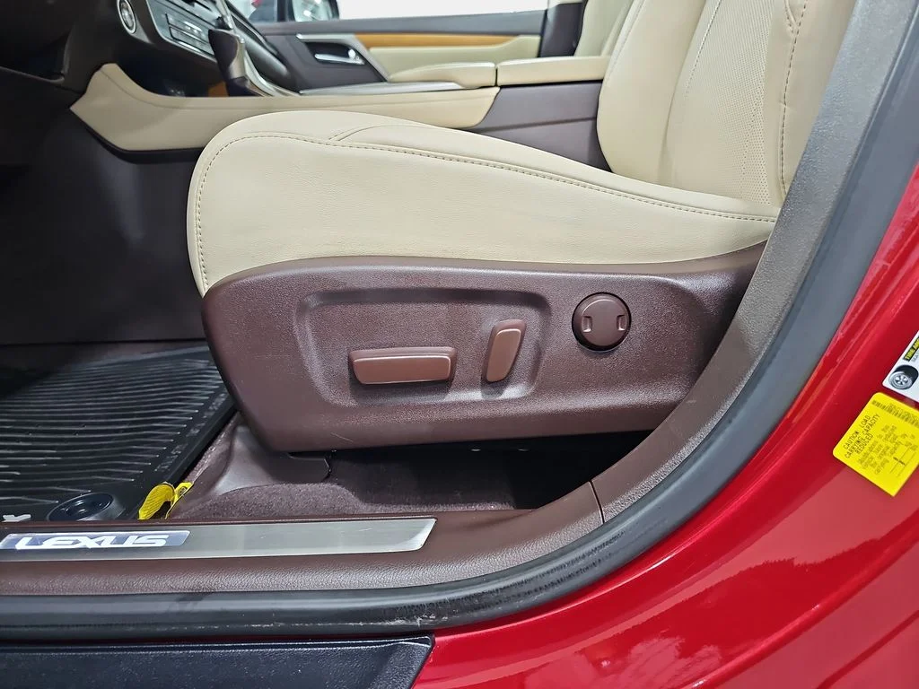 Used 2020 Red Lexus 350 image 31