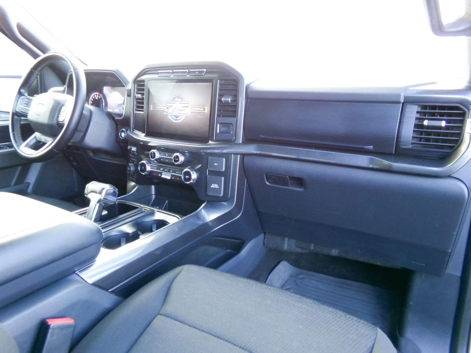 Used 2023 Avalanche Gray Ford XLT image 16