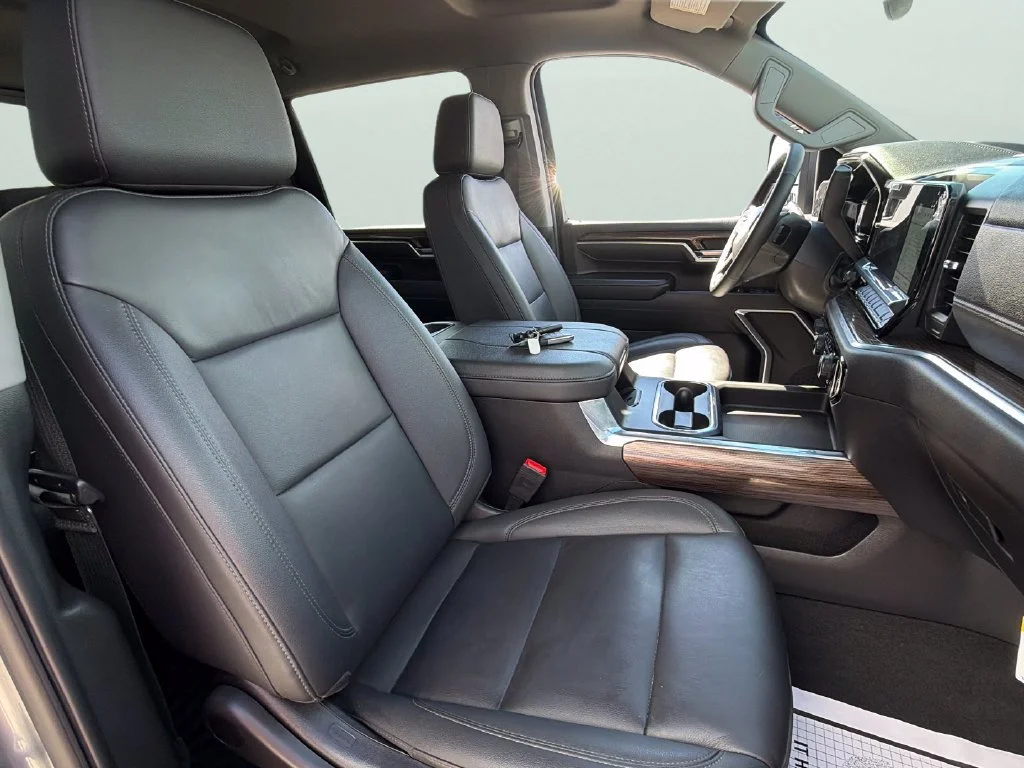 Used 2025 Sterling Gray Metallic Chevrolet LT image 35