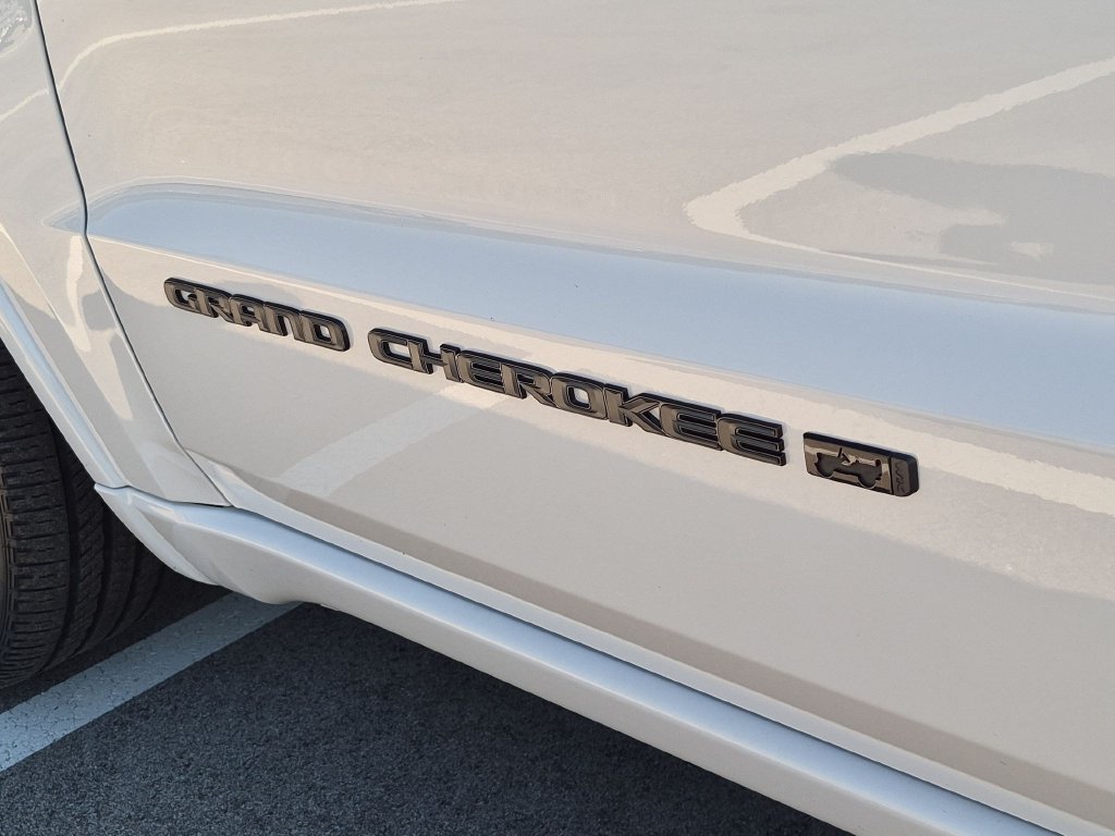 Used 2022 White Jeep Laredo X image 30