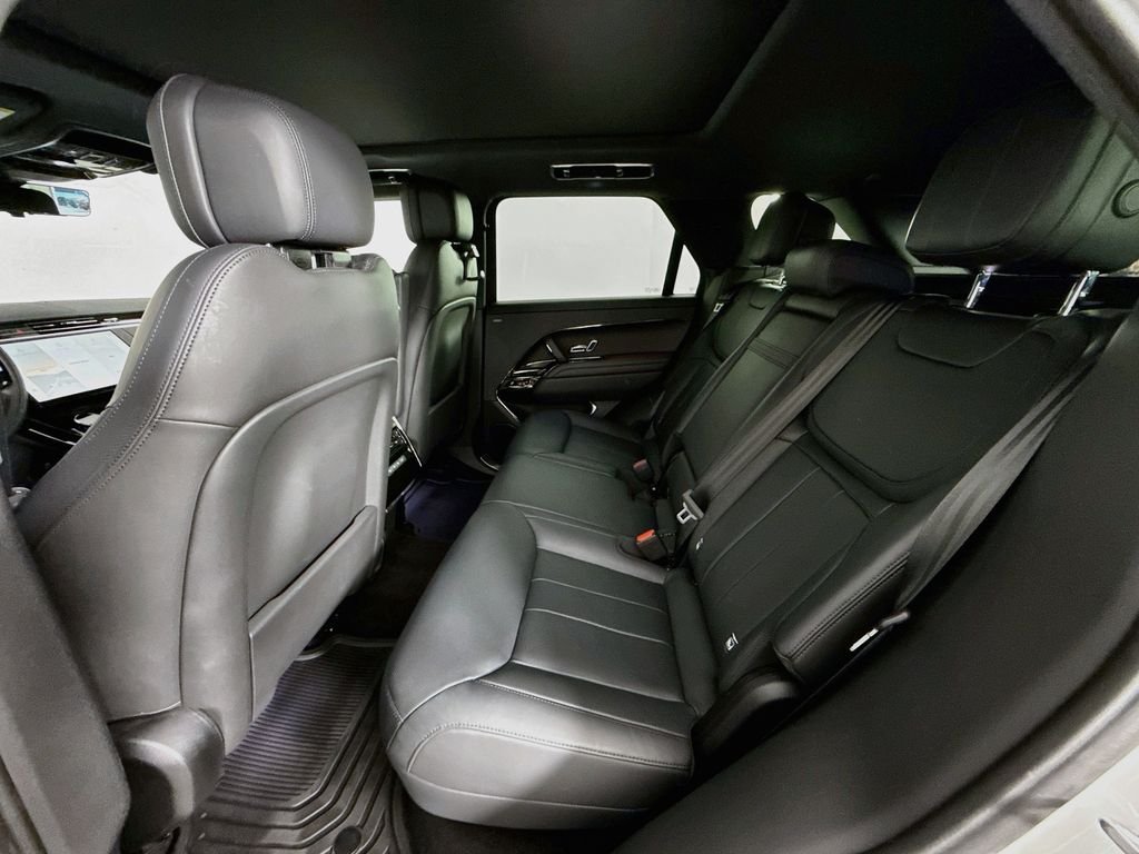 Certified Used 2023 White Land Rover SE Dynamic image 19