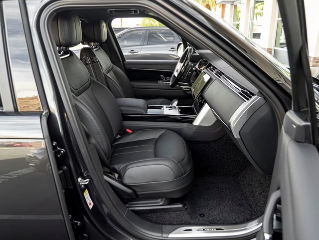 New 2026 Carpathian Grey Land Rover SE image 32