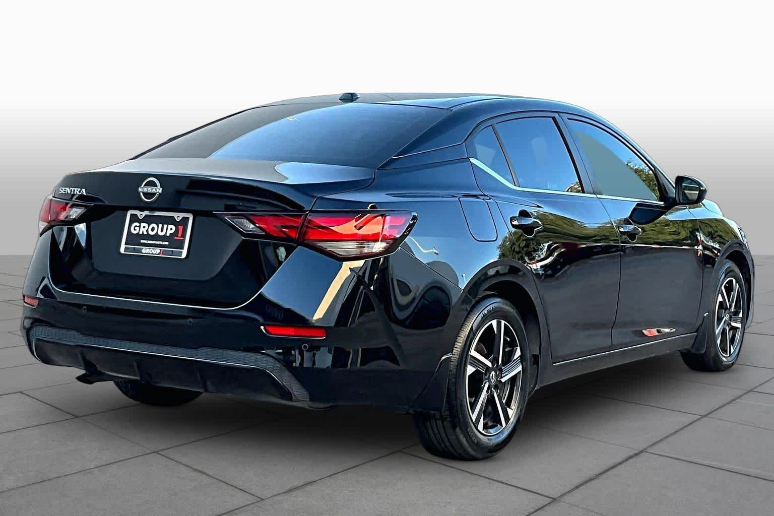 Used 2025 Super Black Nissan SV image 13