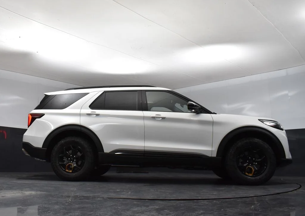 New 2026 White Ford Tremor image 32
