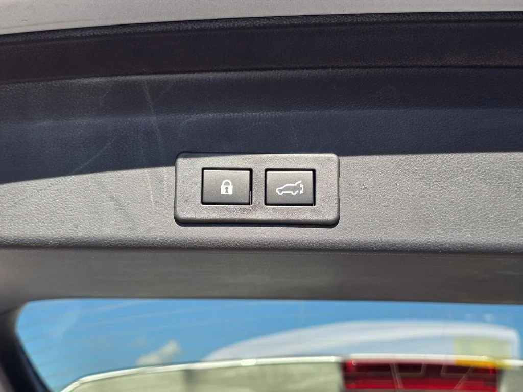 New 2026 ICE SILVER METALLIC Subaru Limited 7-Passenger image 10