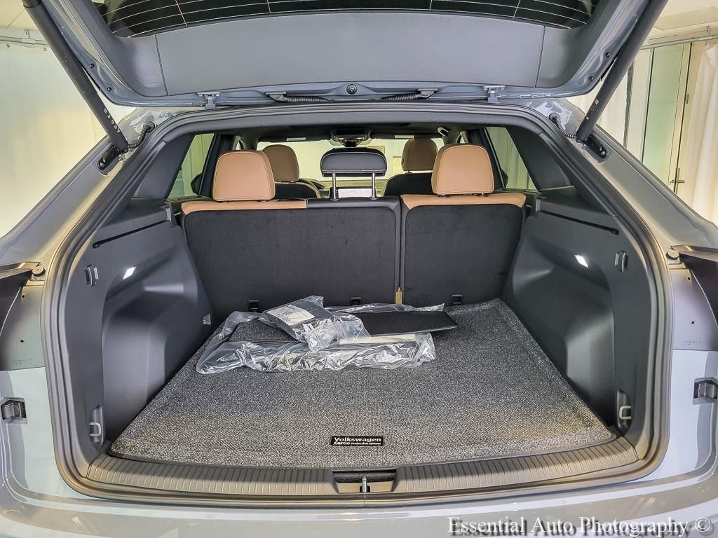 New 2026 Pure Gray Volkswagen 2.0T SEL R-Line Black image 17