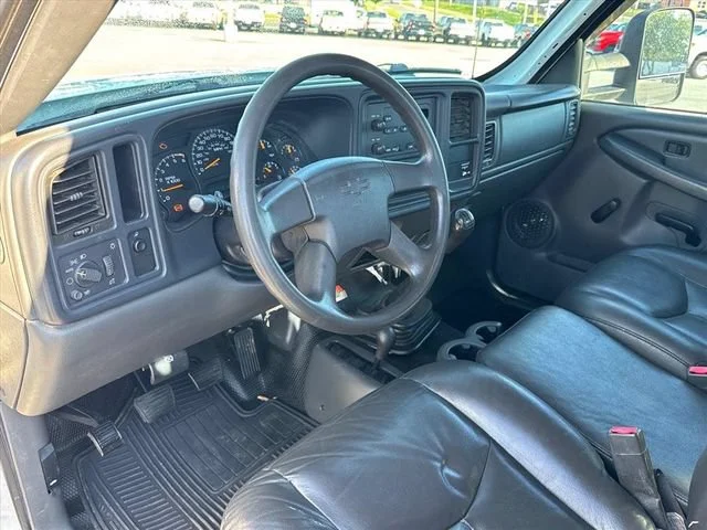 Used 2005 Summit White Chevrolet Work Truck image 15