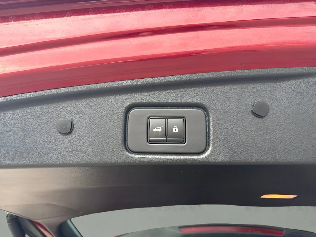 Used 2022  Nissan SL image 11