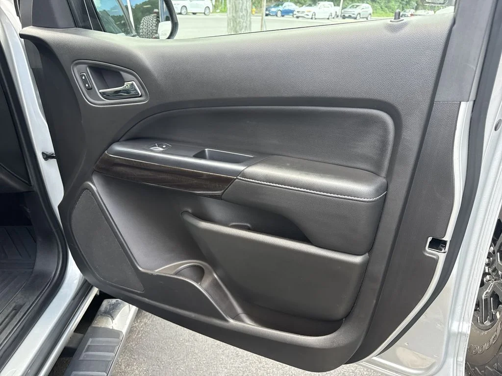 Used 2017 Silver GMC SLT image 28