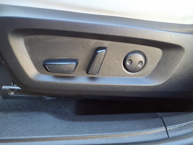 Used 2022  Mitsubishi SEL image 15