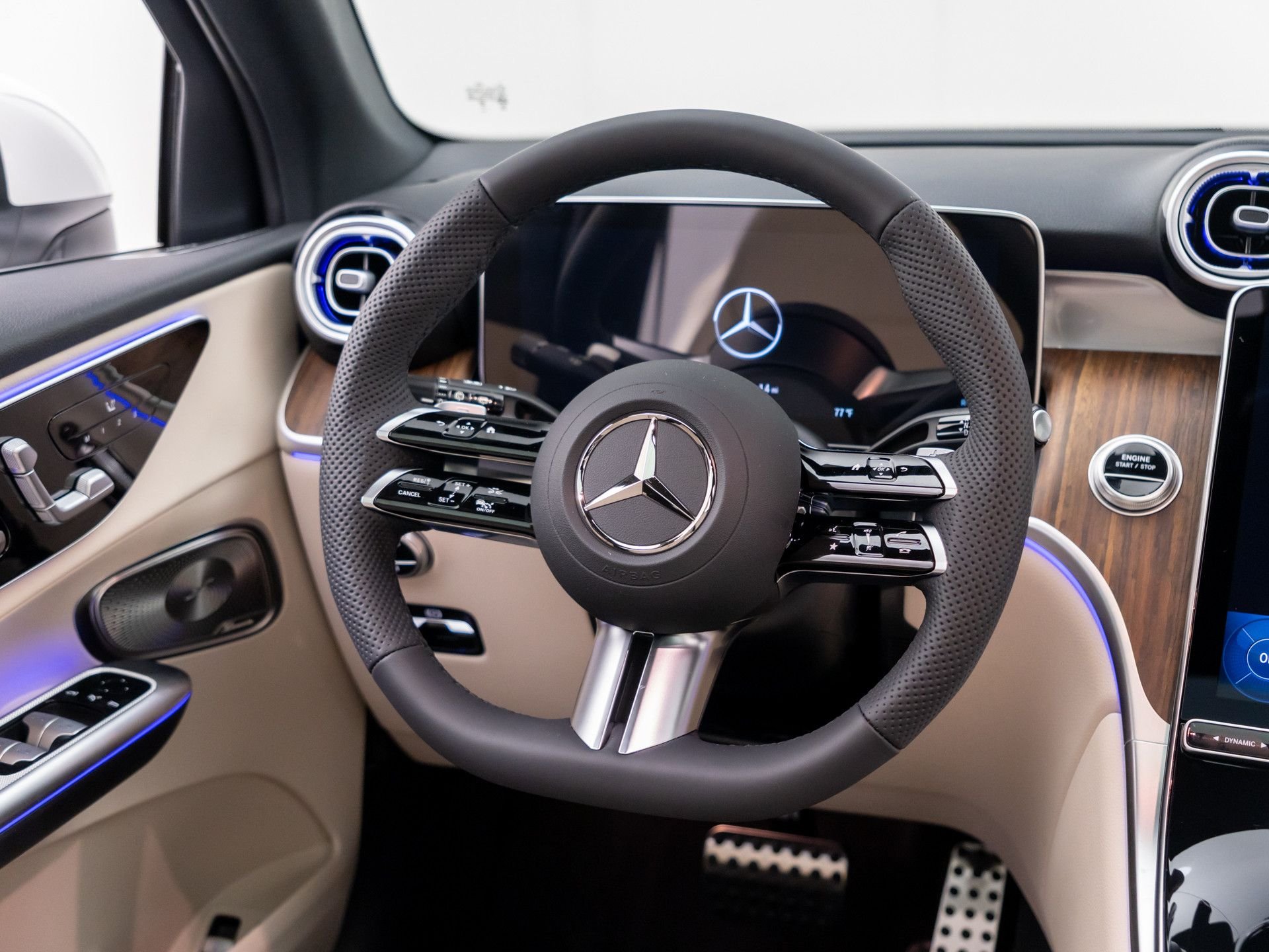 New 2027 Polar White Mercedes-Benz GLC 350e image 11