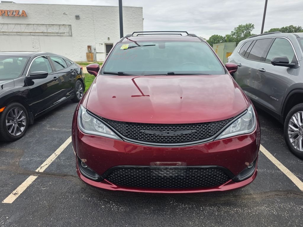 2018 Chrysler Pacifica Touring L's photo