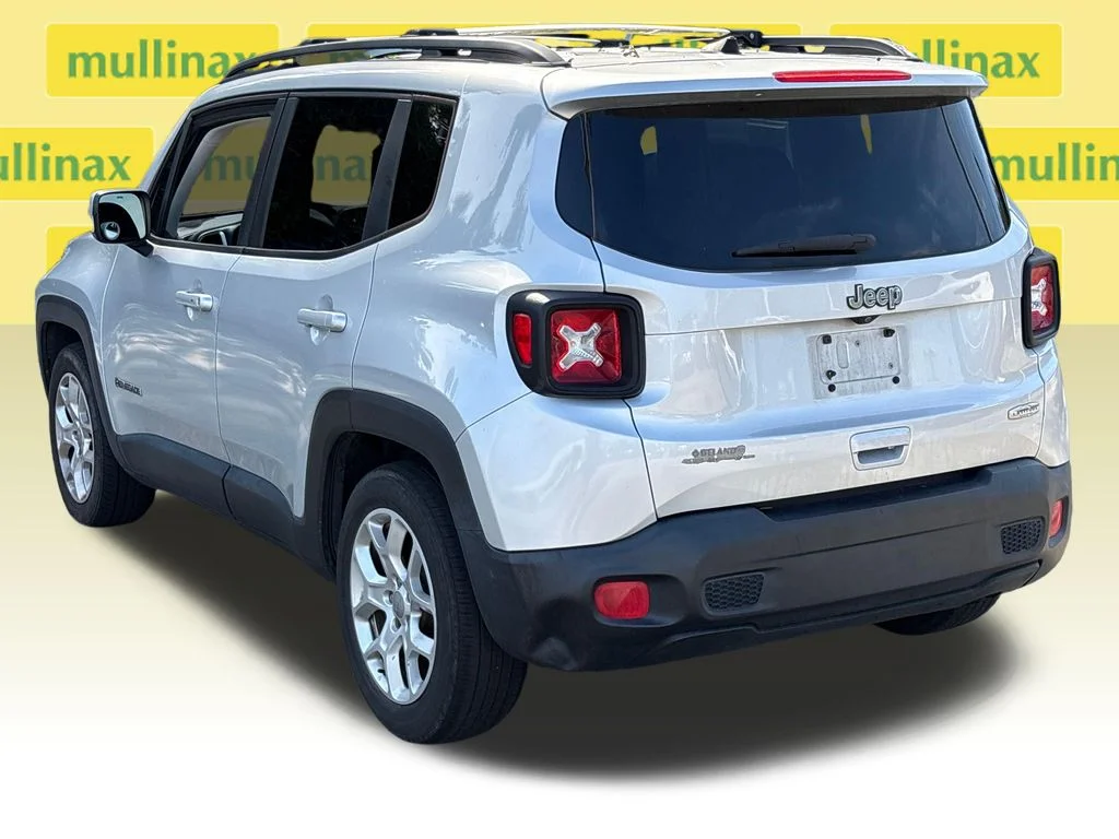 Certified Used 2018 Silver Jeep Latitude image 9