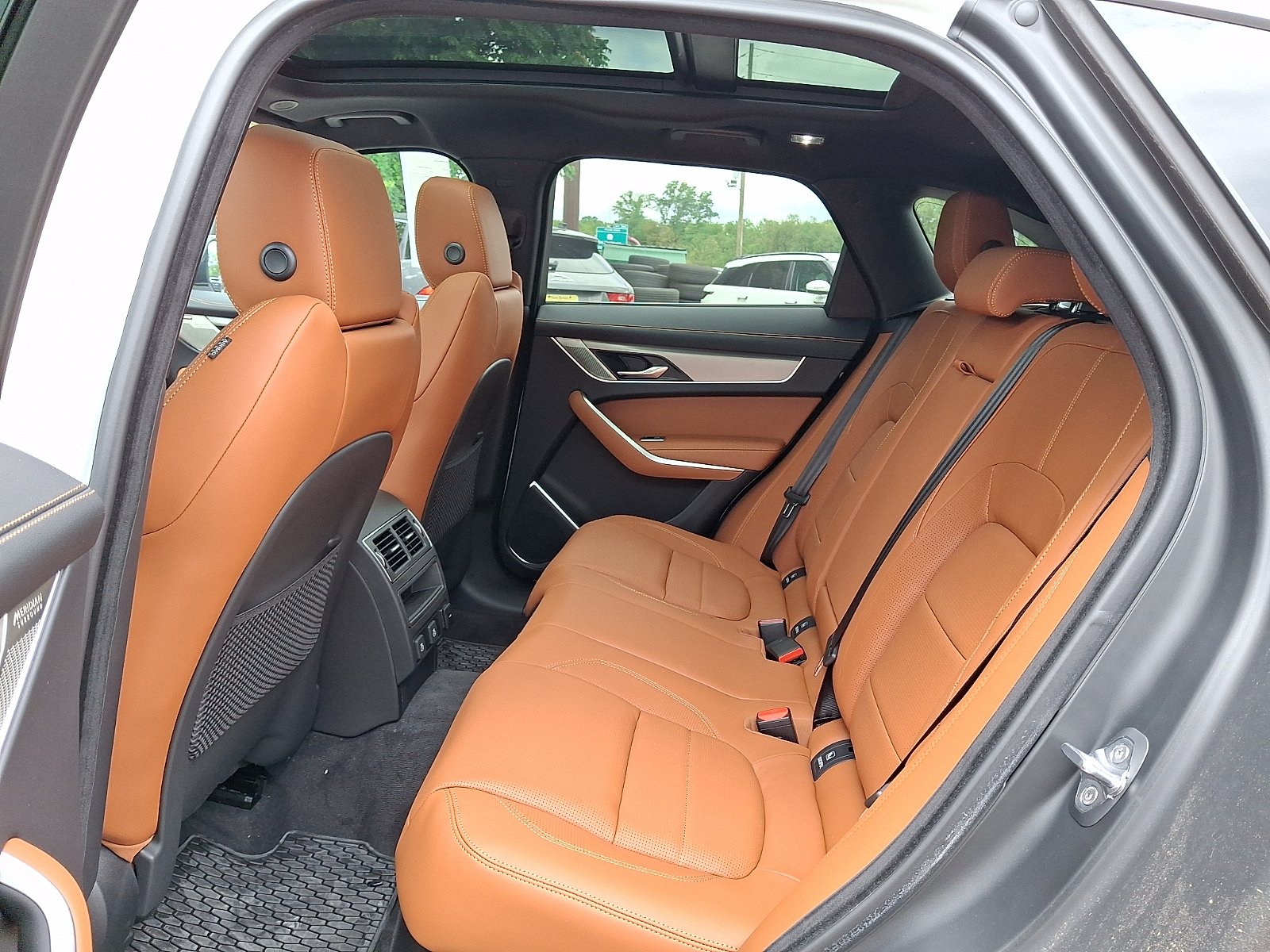 2026 Jaguar F-Pace R-Dynamic S - Photo 5
