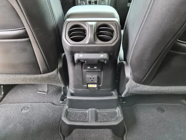 Used 2021 Black Jeep Unlimited Sahara image 33