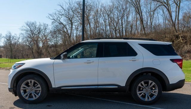 Used 2025 White Metallic Ford Active image 9