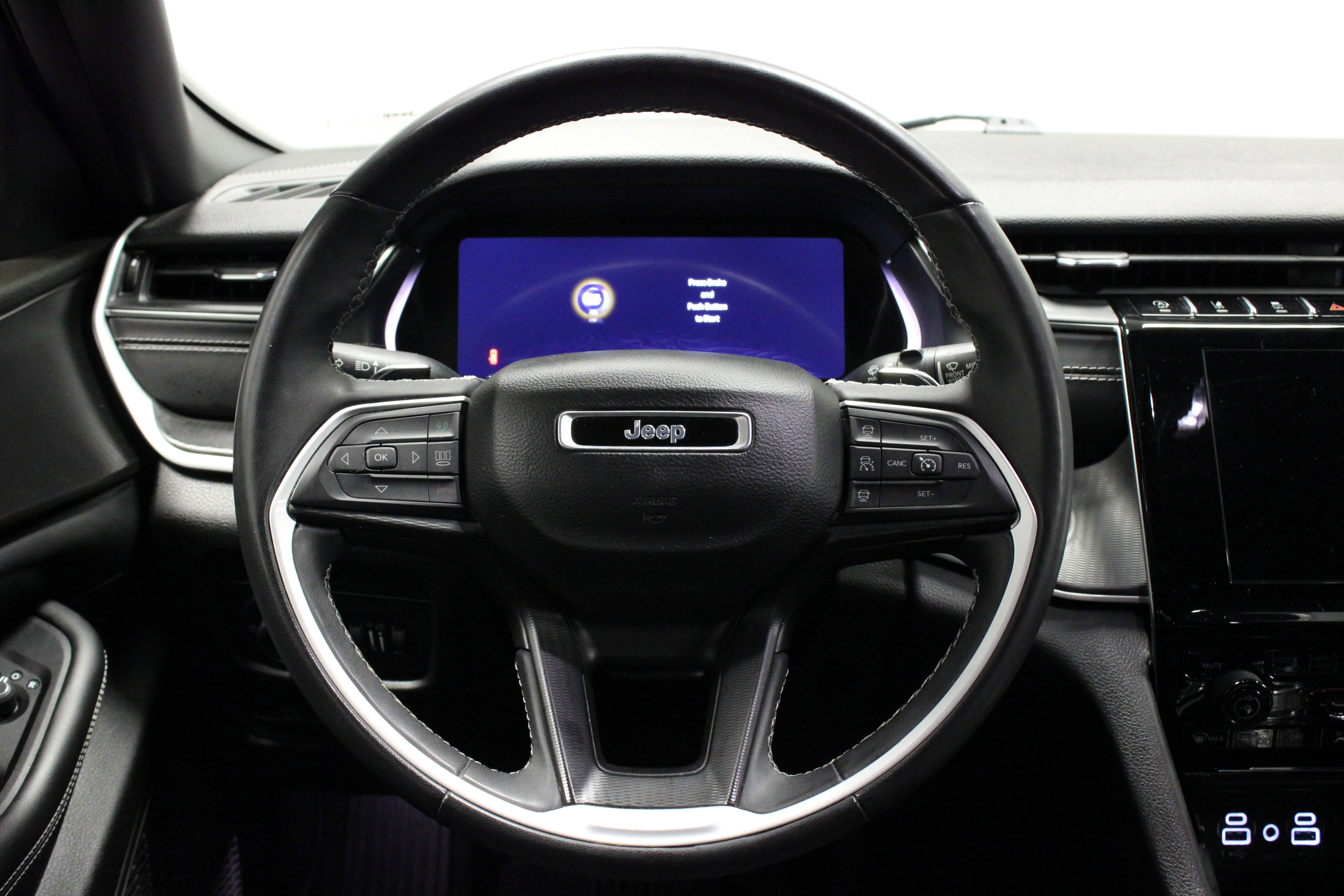 Used 2023 Diamond Black Crystal Pearlcoat Jeep Altitude image 23