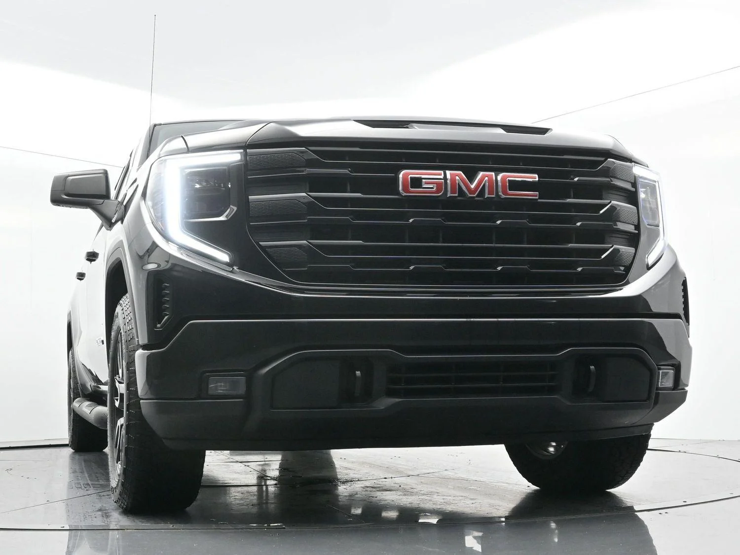 Used 2025 Onyx Black GMC Elevation image 42