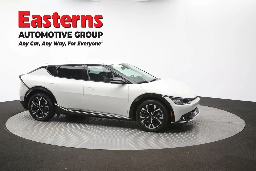 Used 2023 White Kia Wind image 50