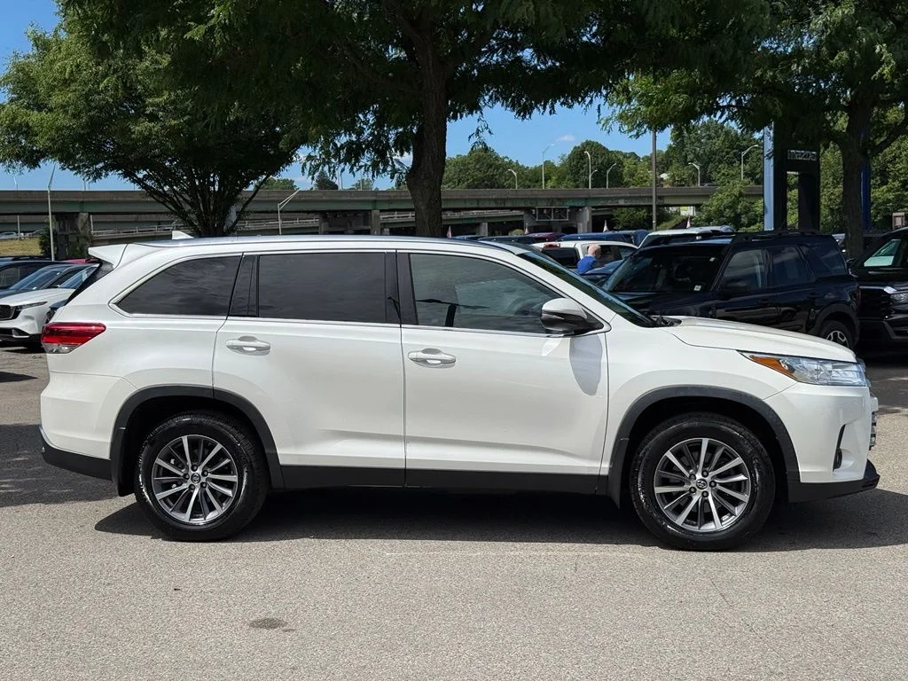 Used 2019 White Toyota XLE image 11
