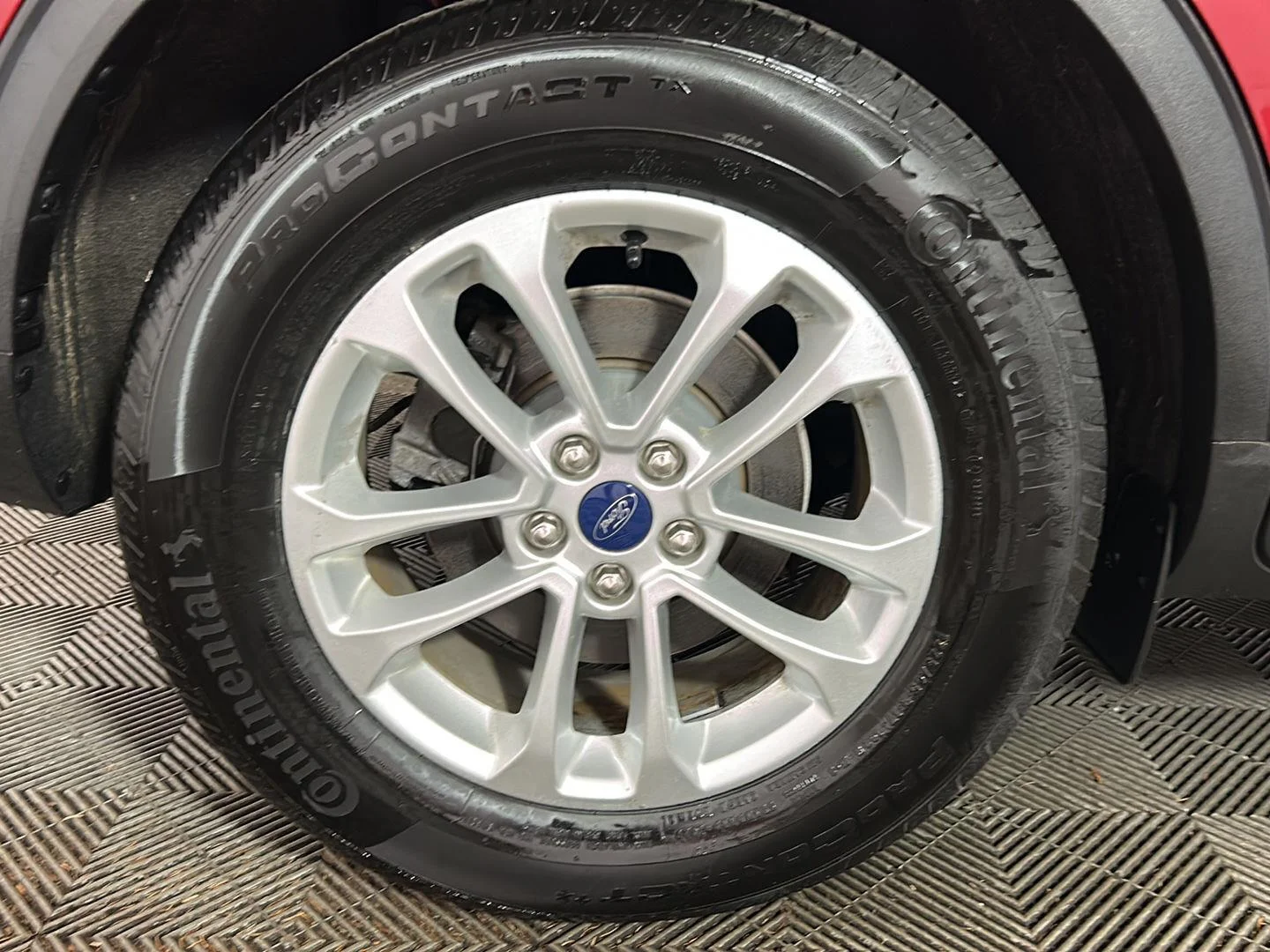 Used 2020 Rapid Red Metallic Tinted Clearcoat Ford SE image 2