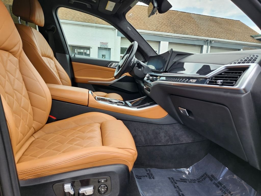 Used 2024 Black BMW xDrive40i image 12