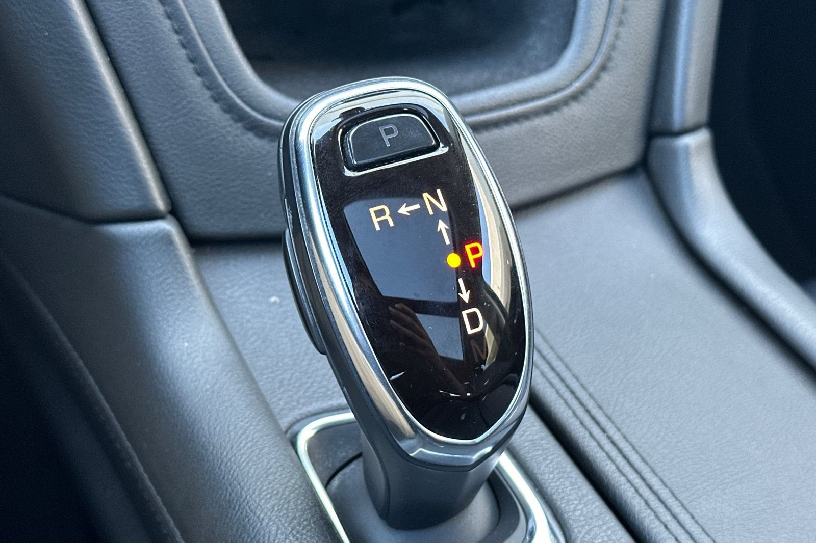 Used 2018 Silver Cadillac Premium Luxury image 22