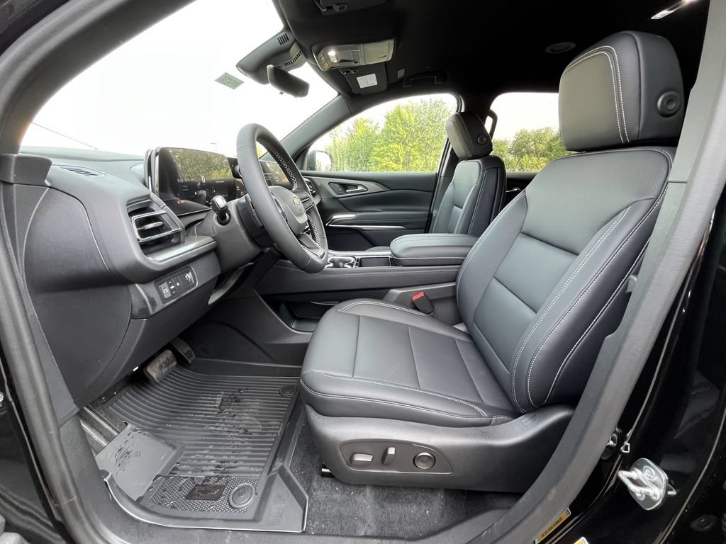 2027 Chevrolet Traverse LT - Photo 8