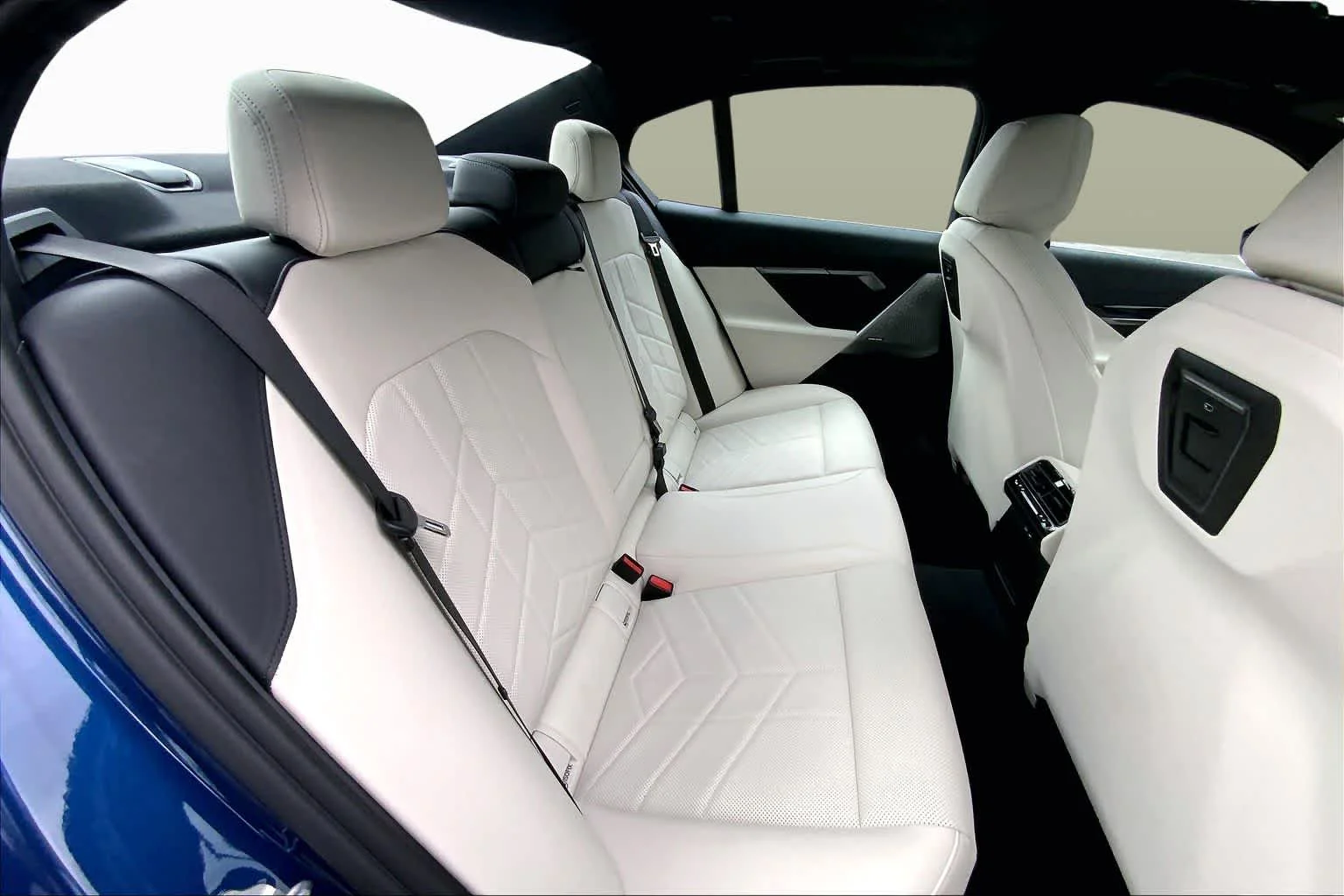 Used 2026 Phytonic Blue Metallic BMW xDrive40 image 19