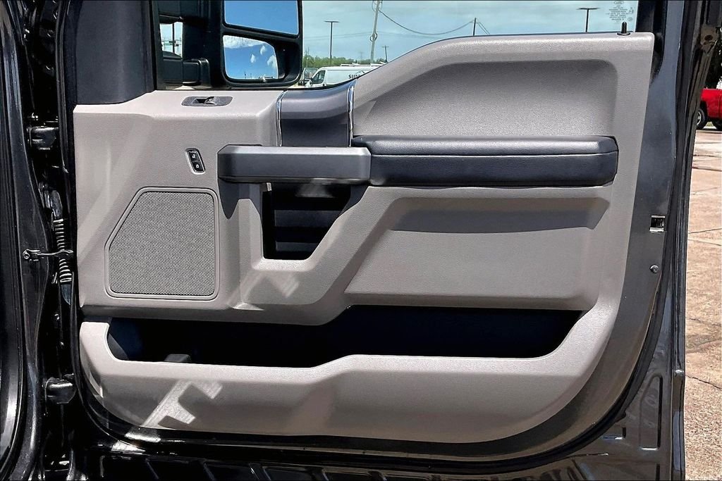 Used 2017 Magnetic Metallic Ford XLT image 29