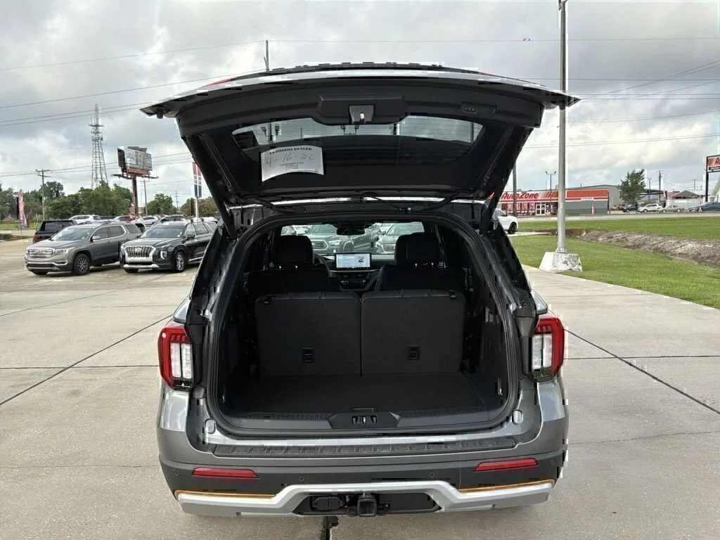 New 2026 Carbonized Gray Metallic Ford Tremor® image 21