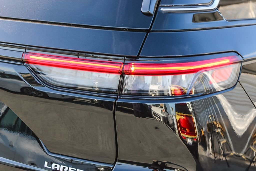 Used 2025 Diamond Black Jeep Laredo X image 10