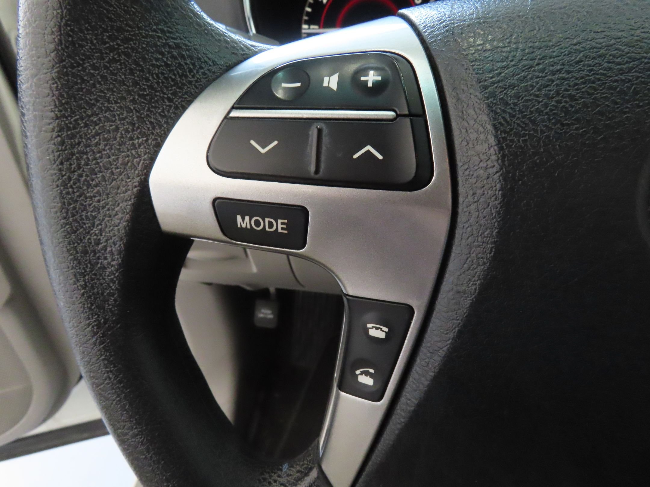 Used 2012 White Toyota Base image 14