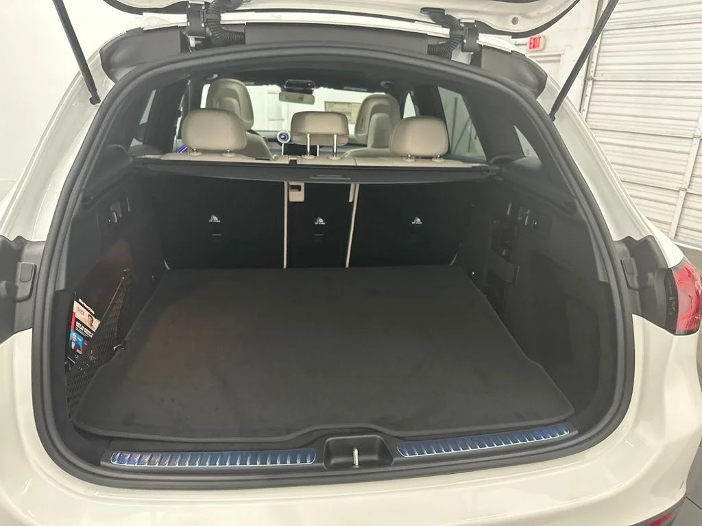 New 2027 White Mercedes-Benz GLC 300 image 27